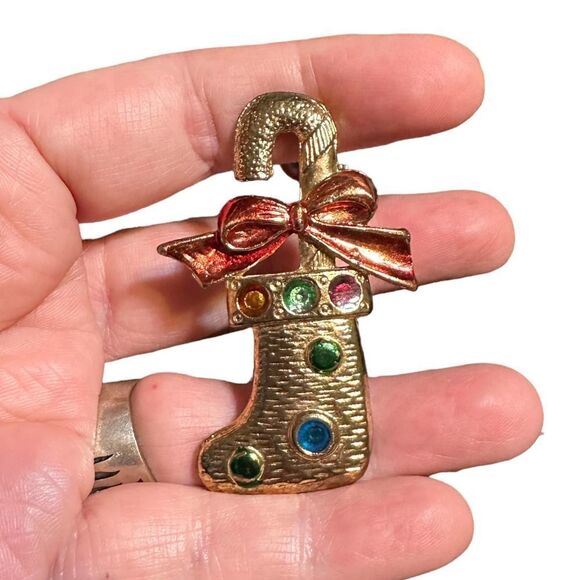 Vintage Lot Christmas Pins MYLU Cherub, Avon Christmas Basket, Stick Pin Plus - Picture 5 of 12